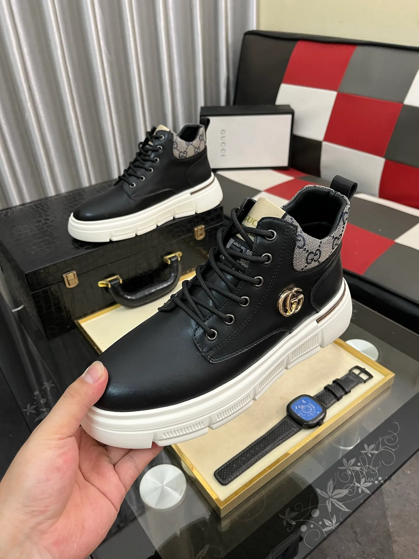 Men's shoes💰440⌚️⌚️[GUCCI] Gucci men's casual shoes are absolutely popular🔥The ultimate matching item for trendy men! The charm of super texture is irresistible, the main recommendation, the flower leather color is bright! The upper is made of high-quality cowhide + breathable fabric, sheepskin feet, wear-resistant rubber sole, noble and elegant! Extremely comfortable🎁🎁You can be as handsome as you want💪 38-442️⃣colors available